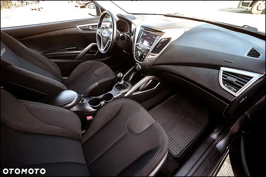 Hyundai Veloster - 16