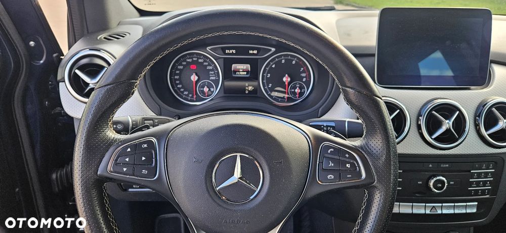Mercedes-Benz Klasa B 180 7G-DCT UrbanStyle Edition - 17