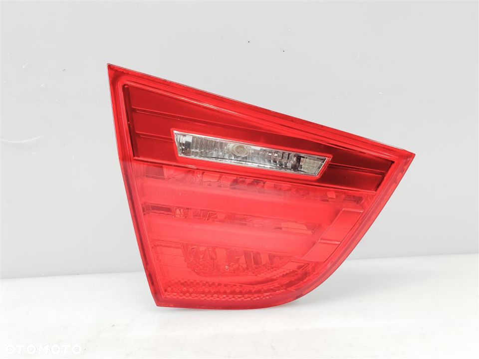 BMW 3 E90 LIFT LCI 08r LEWA LAMPA TYŁ W KLAPĘ LED - 2