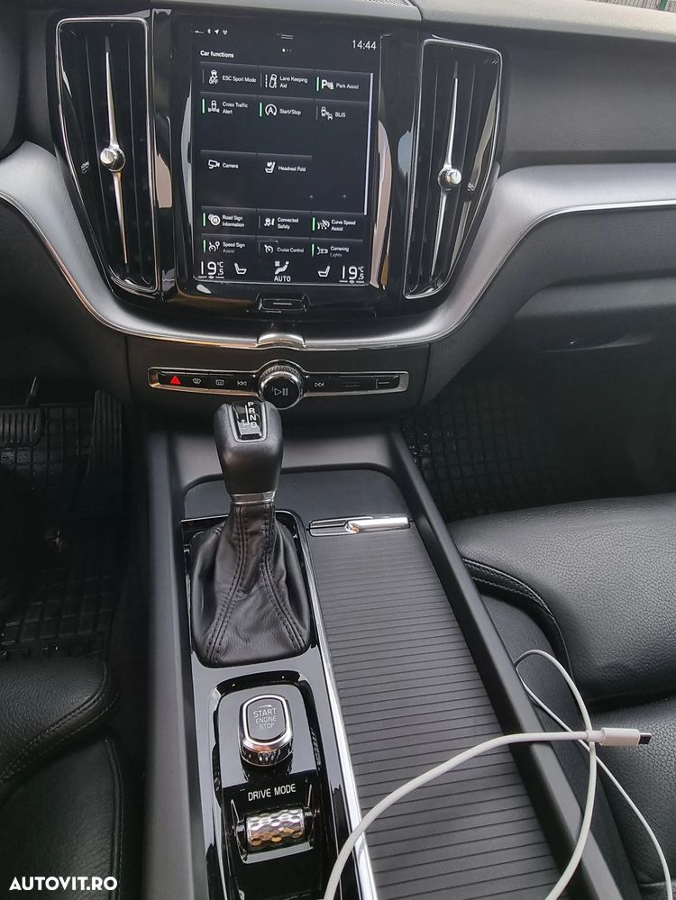 Volvo XC 60 D4 Momentum Pro - 9