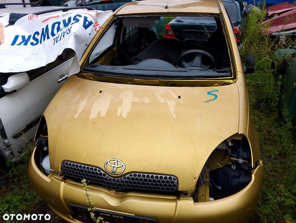 Toyota Yaris I (99-03r.) 1.3B 85KM. Silnik 2NZFE Skrzynia MTM lakier 580. Cały na części GWARANCJA !!!  Przód Tył Zestaw Komplet Drzwi Klapa Zderzak Błotnik Maska Grill Atrapa Szyba Pas Lampa Lusterko Boczki Fotel Kanapa Kokpit Deska Rozdzielcza Przełącznik Włącznik Sterownik Przewody Wiązka Instalacja Moduł Komputer Czujnik Listwa Pompa Alternator Wtryski Głowica Rozrusznik Kompresor Sprzęgło Dwumas Silnik Skrzynia ABS Klimatyzacji Paliwa Wspomagania Kolektor Turbina Przepustnica Zawór Chłodnica Koło Hak Belka Sanki Zawieszenie Mcpherson Półoś Amortyzator Wydech Tłumik Zacisk Most - 2