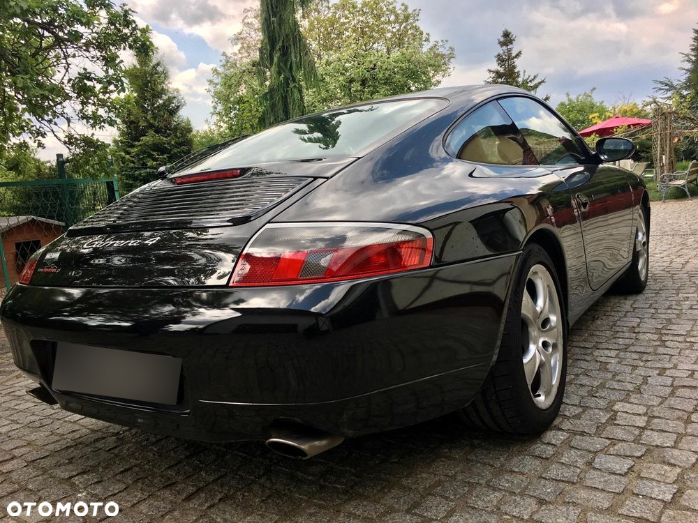Porsche 911 Carrera - 4