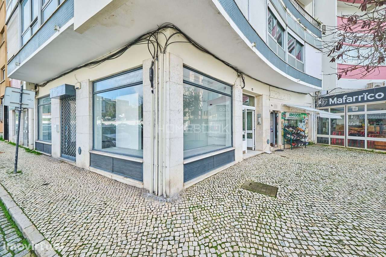 Loja Rua Professor Lima Basto - Grande imagem: 2/23