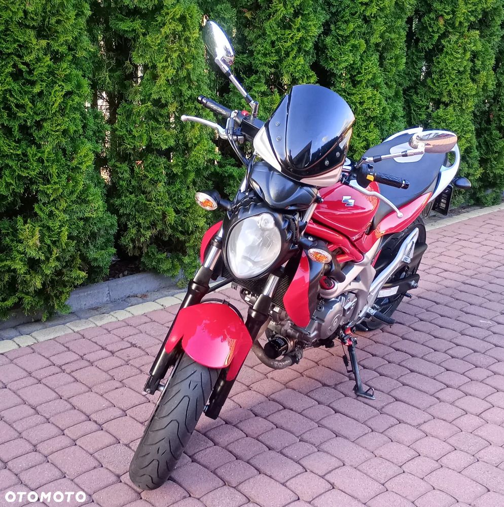 Suzuki Gladius - 10
