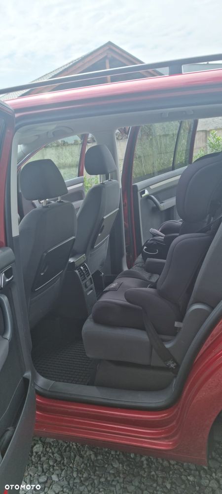 Volkswagen Touran 1.9 TDI Highline DSG - 13