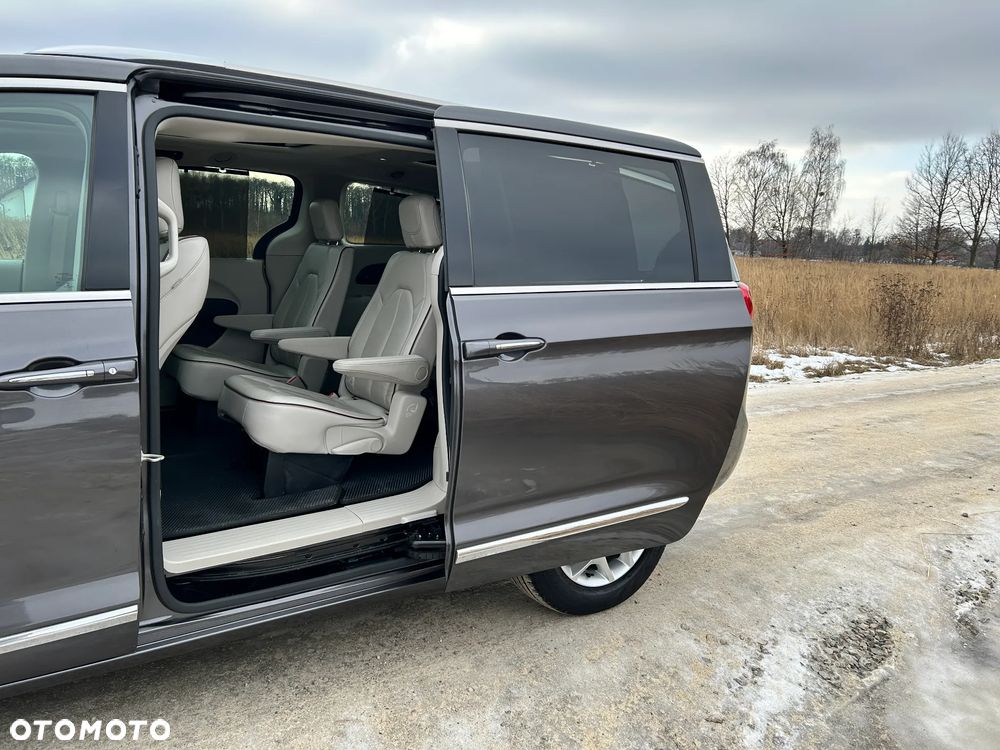 Chrysler Pacifica - 12
