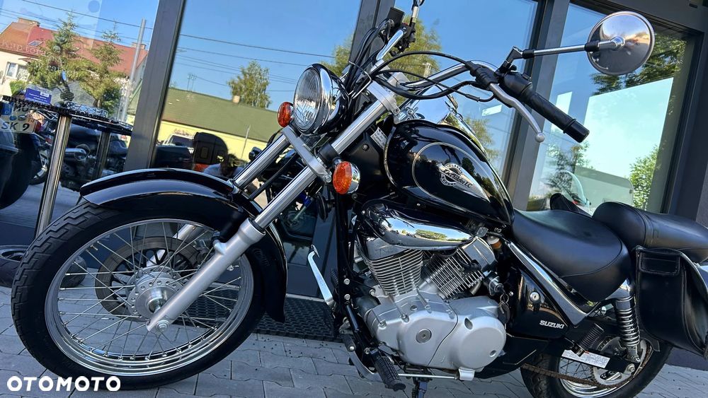 Suzuki Intruder - 16