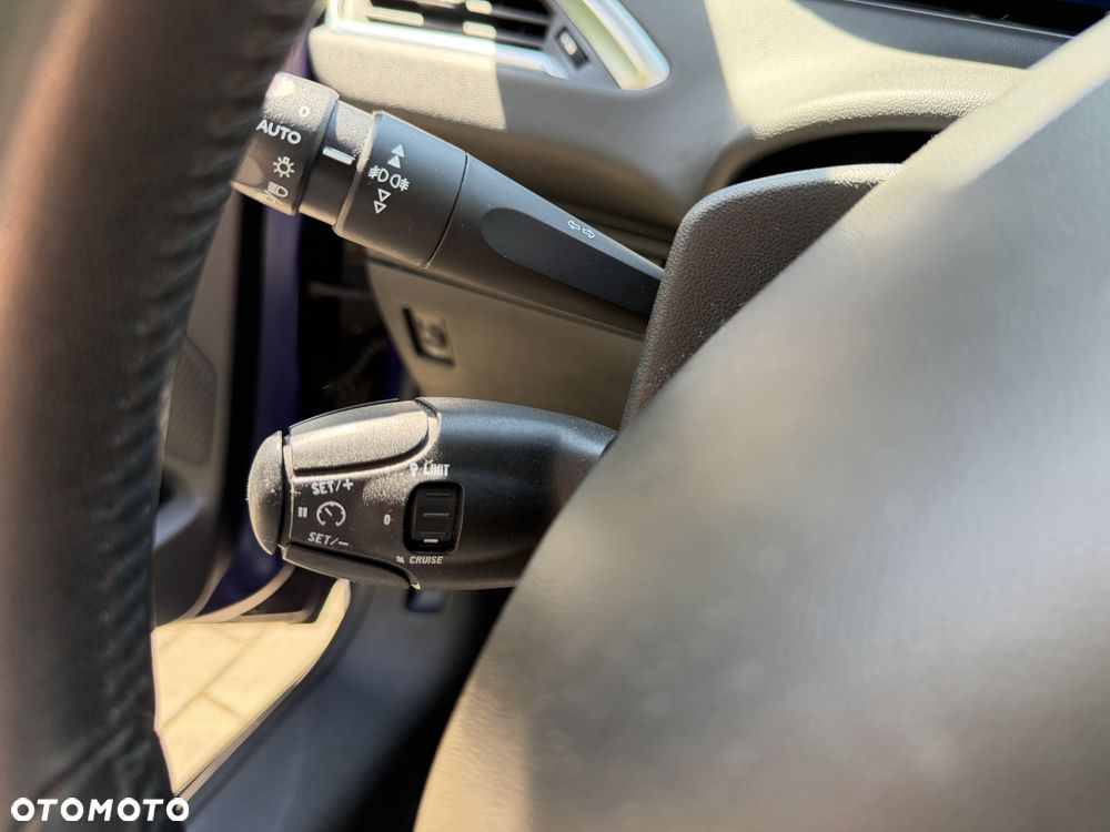 Peugeot 208 1.6 THP Allure - 33
