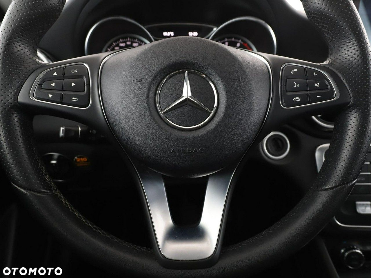 Mercedes-Benz GLA 200 Urban - 21