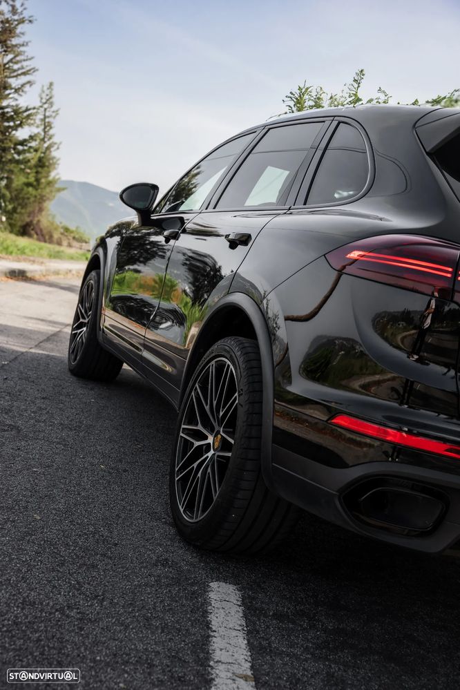 Porsche Cayenne Platinum Edition - 14