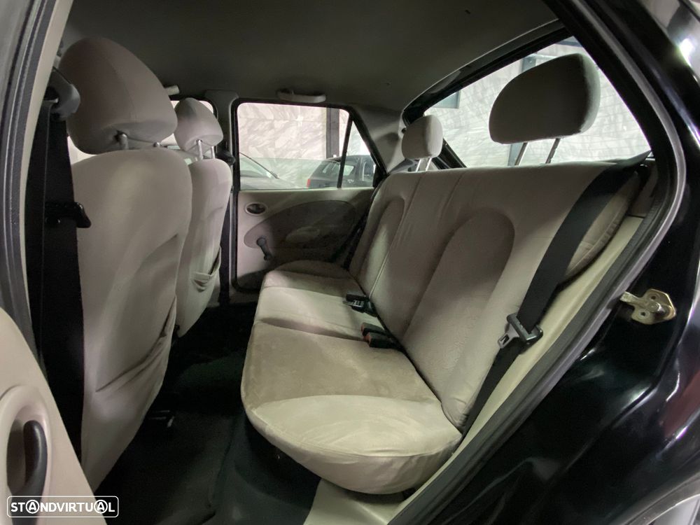 Ford Fiesta 1.25 Studio - 9