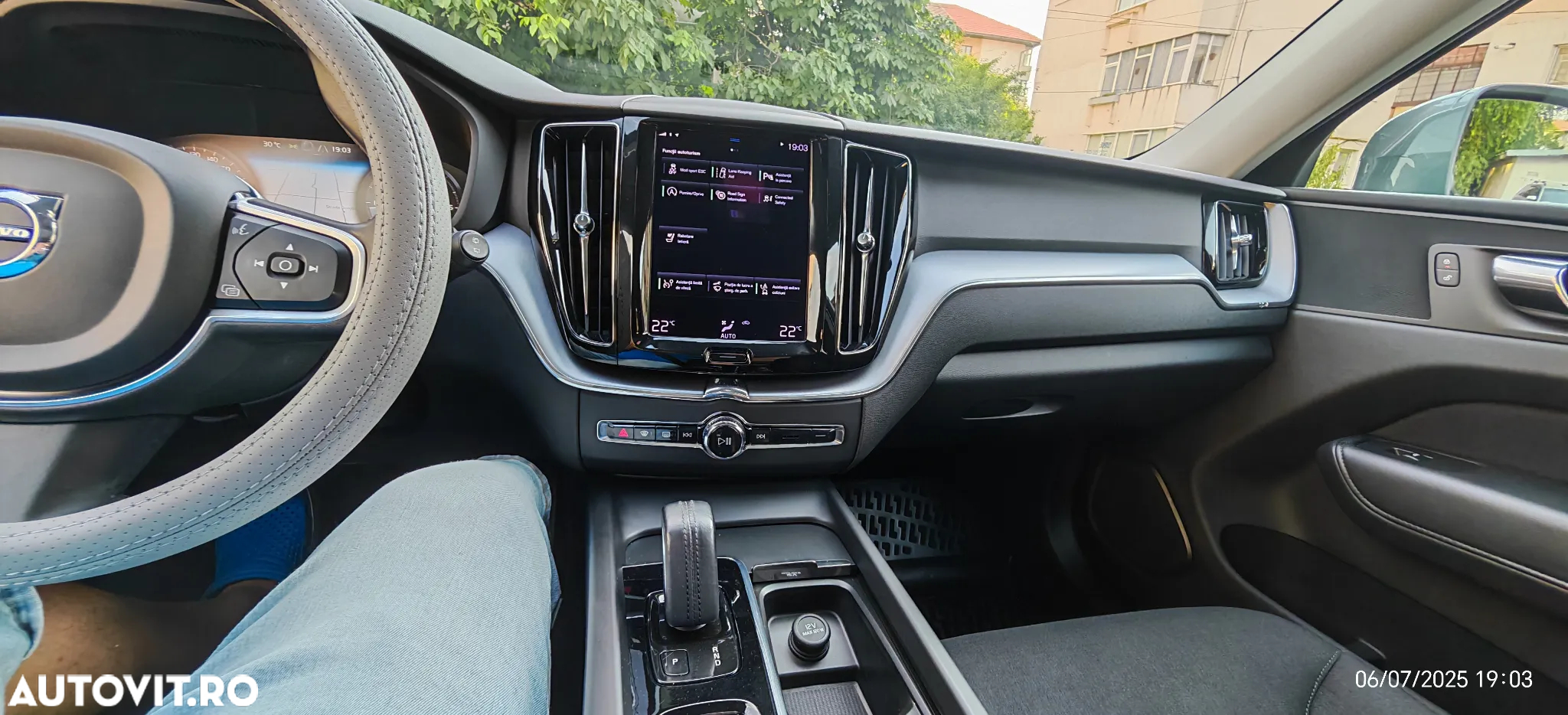 Volvo XC 60 B4 MHEV AT8 AWD Momentum Pro - 6