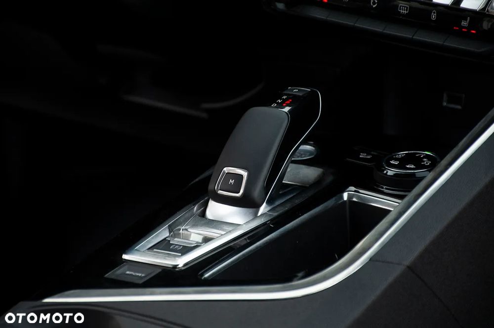 Peugeot 3008 1.2 PureTech GPF Allure S&S EAT8 - 17