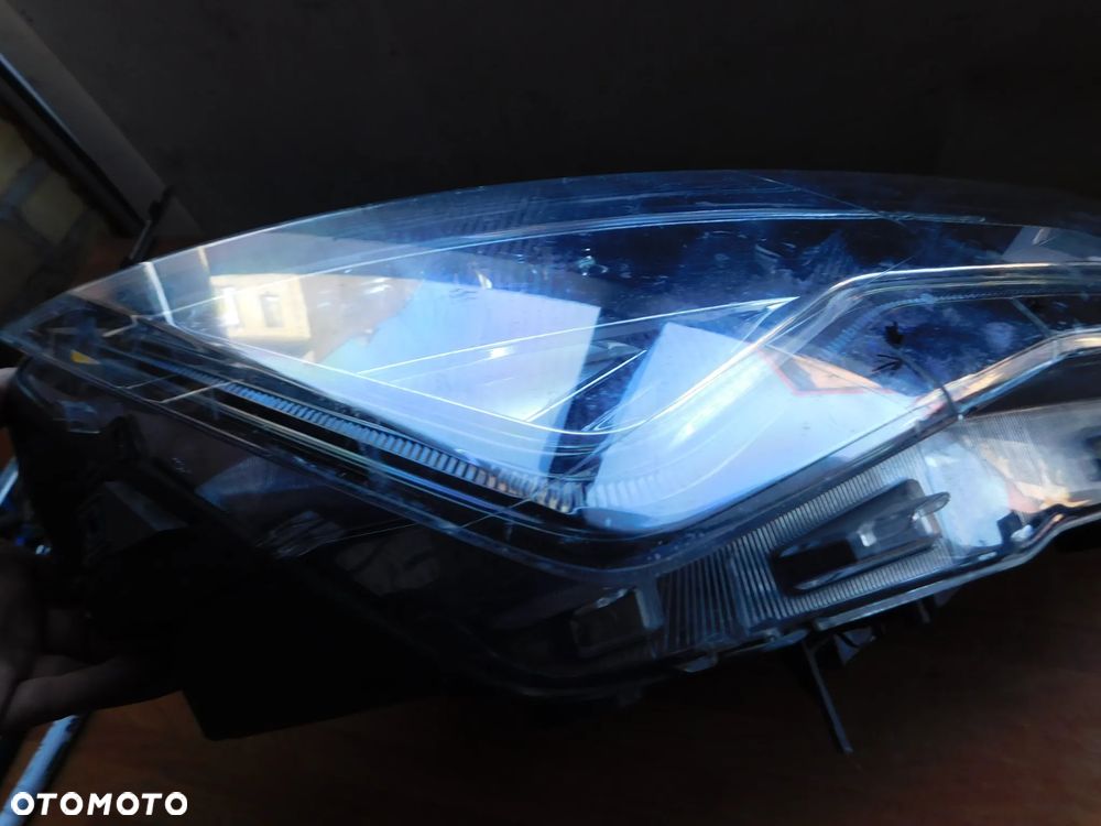 lampa prawa przód SEAT ATECA LED  EUROPA - 6