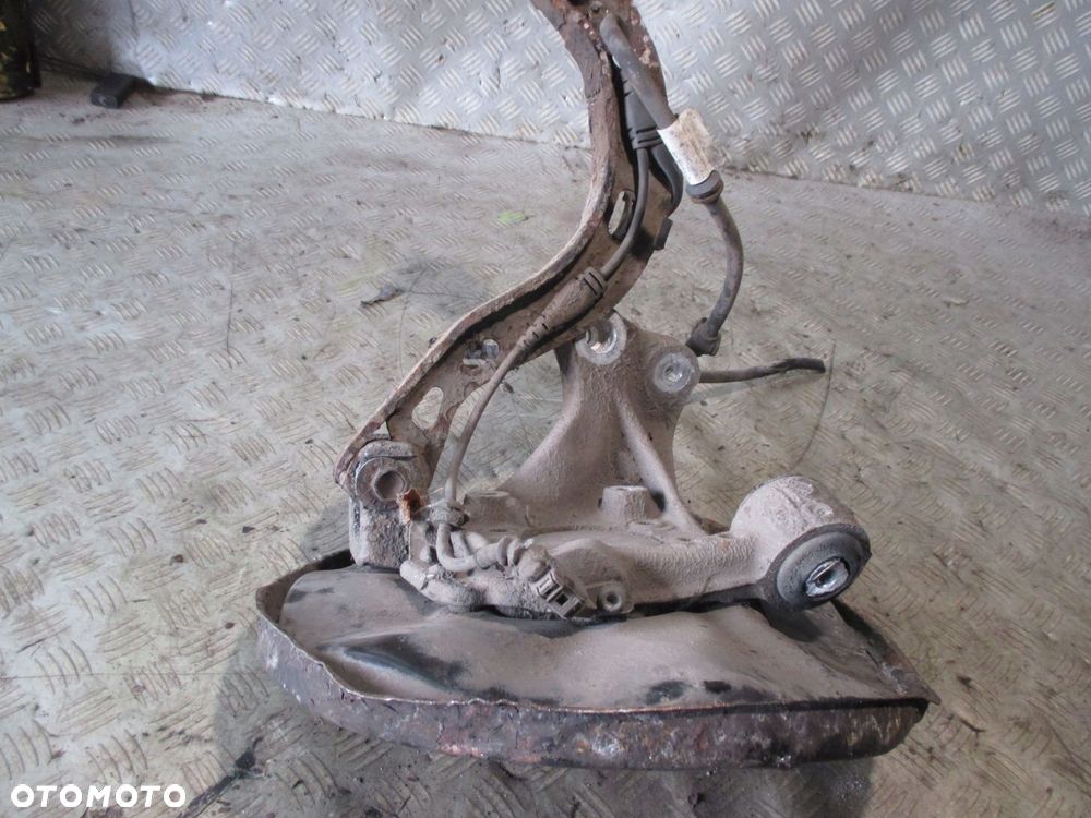 ZWROTNICA PIASTA LEWA LEWY TYŁ AUDI A6 C6 - 2