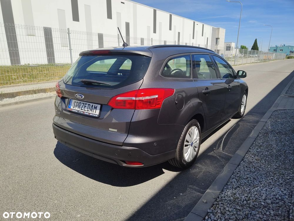 Ford Focus 1.0 EcoBoost Titanium - 4
