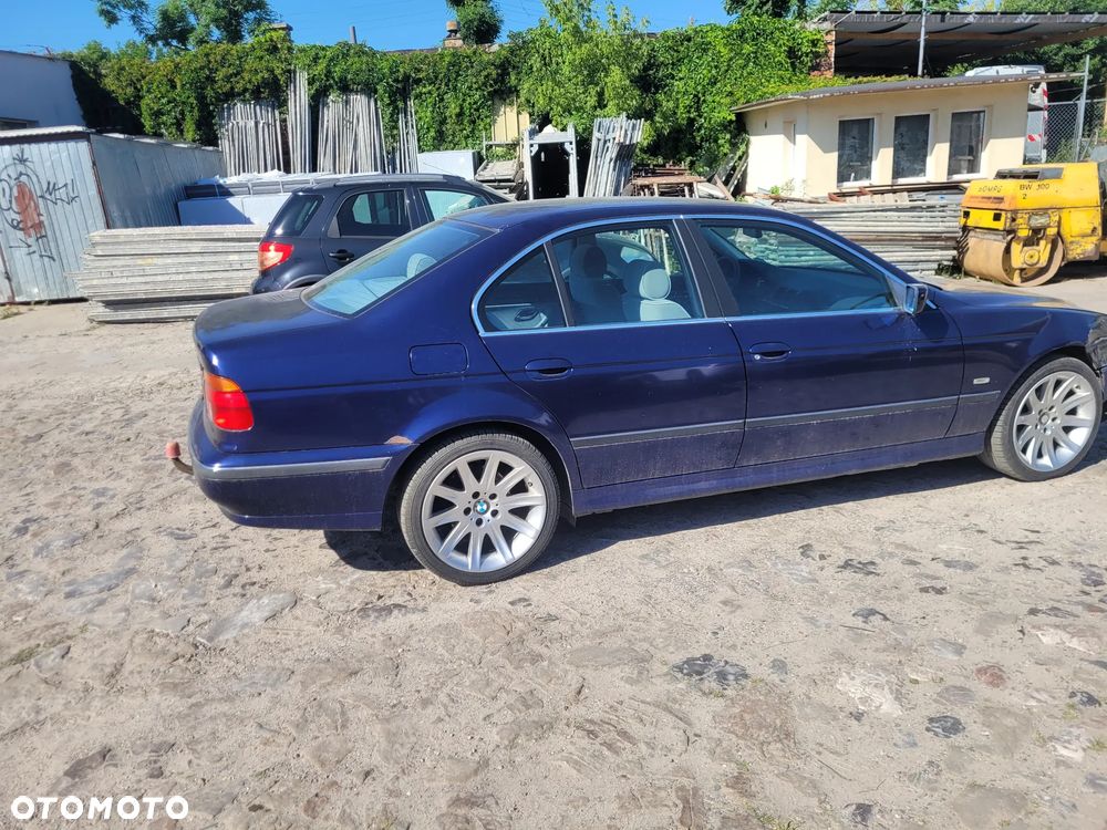 BMW Seria 5 523i - 23