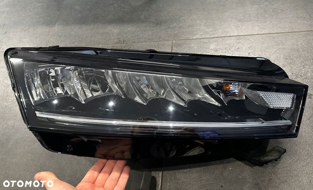 SKODA OCTAVIA LAMPA PRAWA 5E4941016 FULL LED - 2