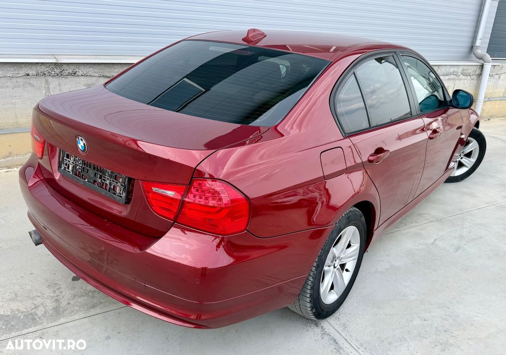 BMW Seria 3 320d DPF Blue Performance Edition Sport - 27