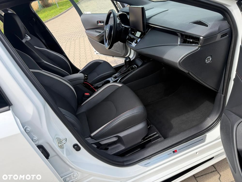 Toyota Corolla 2.0 Hybrid GR Sport Dynamic - 18
