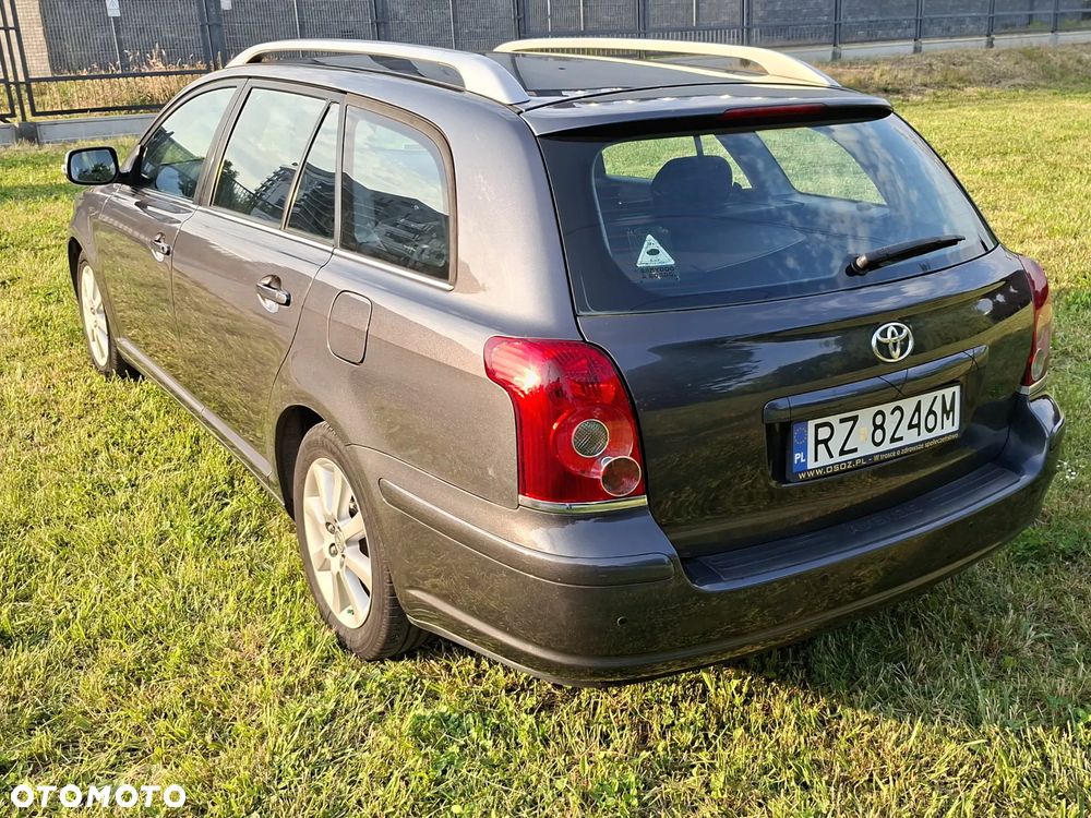 Toyota Avensis 1.8 VVT-i Sol - 8
