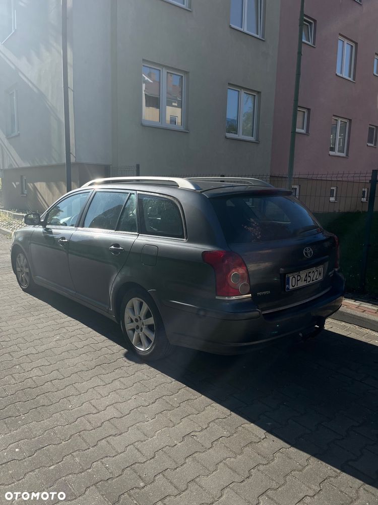 Toyota Avensis 2.0 D-4D Sol - 2