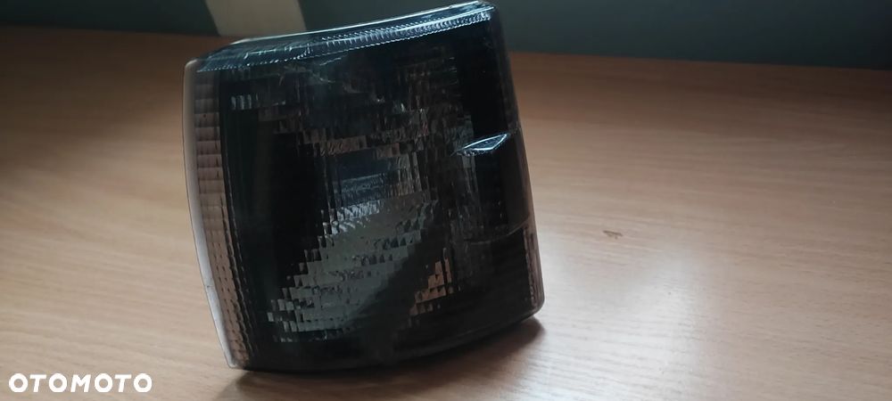 Kierunkowskaz migacz prawy czarny dymiony VW T4 - 2