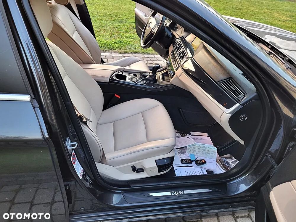 BMW Seria 5 520d Touring Luxury Line - 32