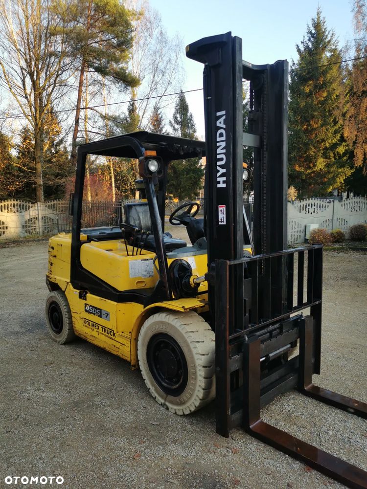 Hyundai 45DS7 - 1