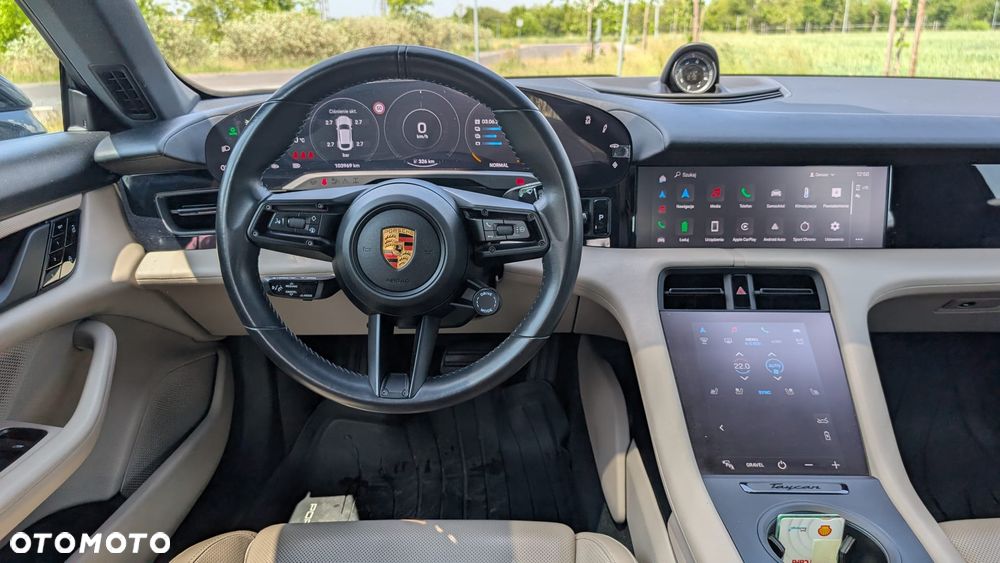 Porsche Taycan 4 - 6