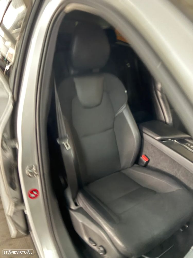 Volvo XC 60 2.0 D4 Momentum AWD Cluster A Geartronic - 11