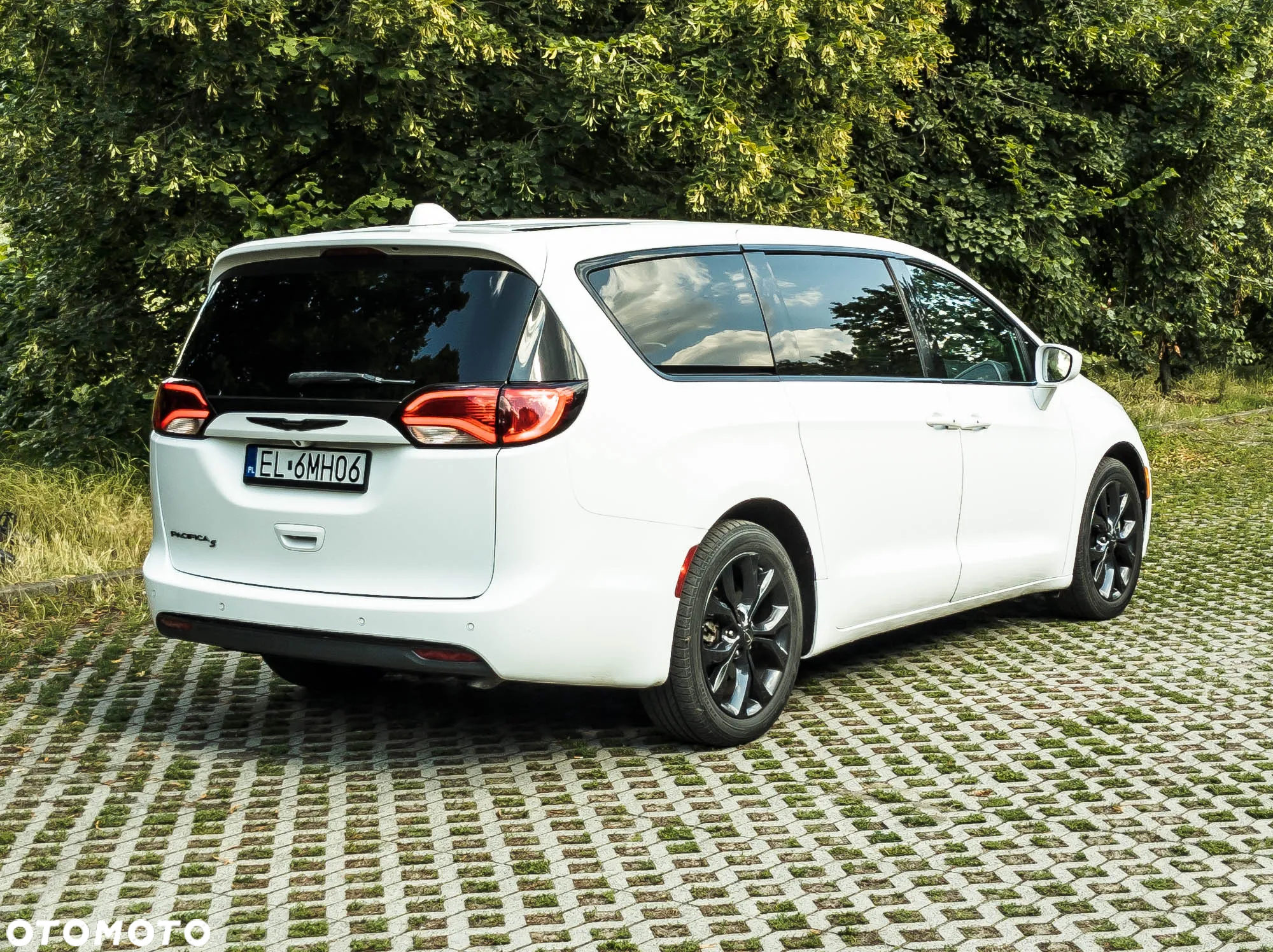 Chrysler Pacifica - 16