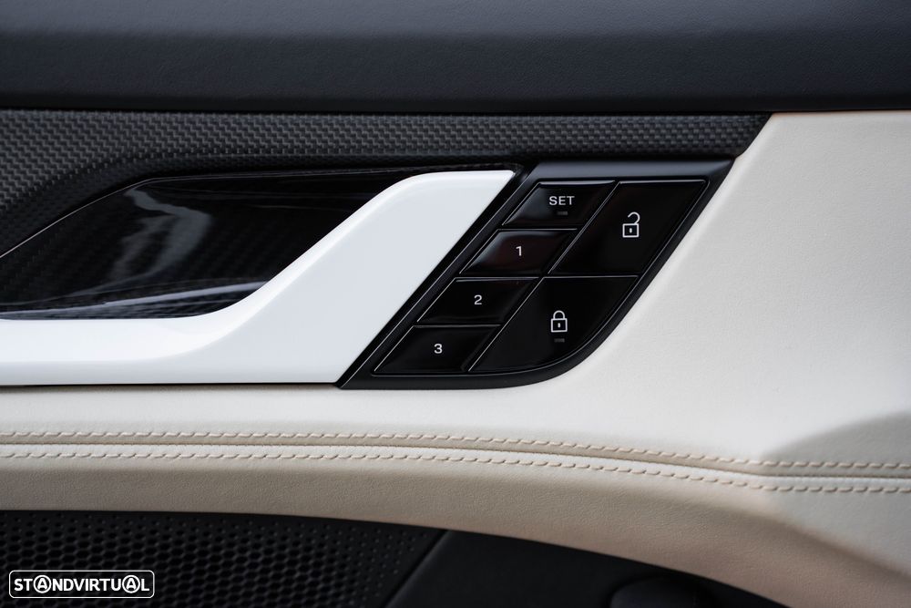 Porsche Taycan Turbo S - 47