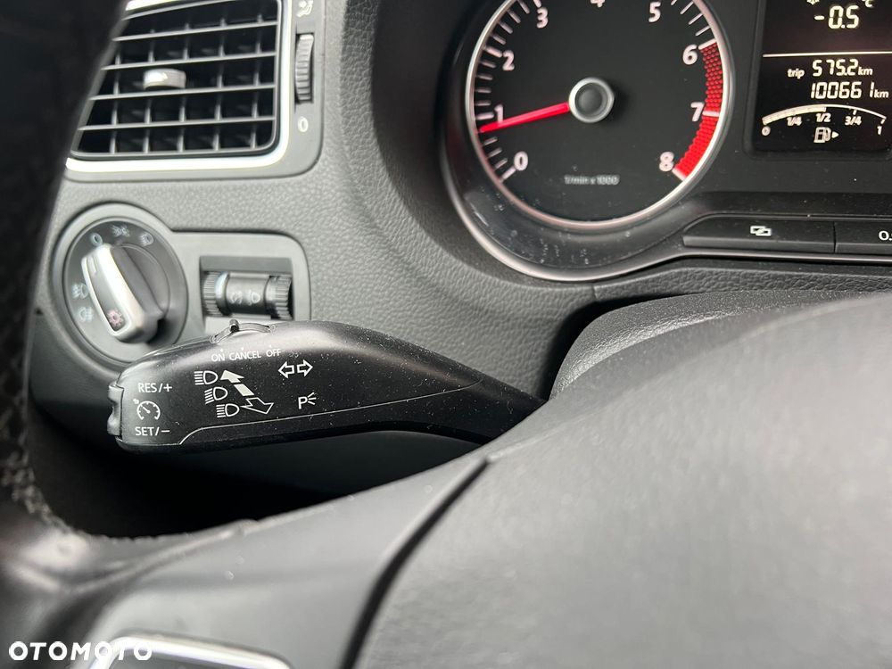 Volkswagen Polo 1.4 Highline - 19