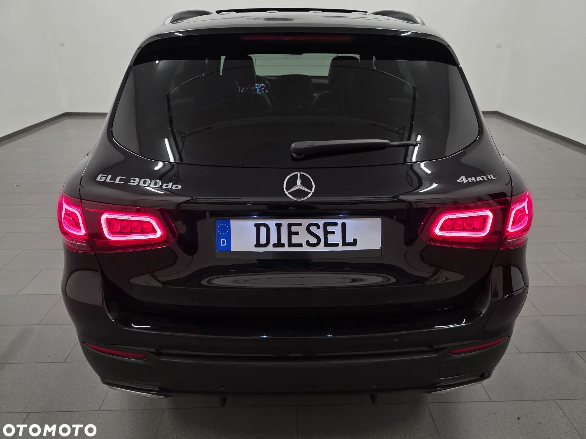 Mercedes-Benz GLC 300 d 4Matic 9G-TRONIC AMG Line Plus - 36