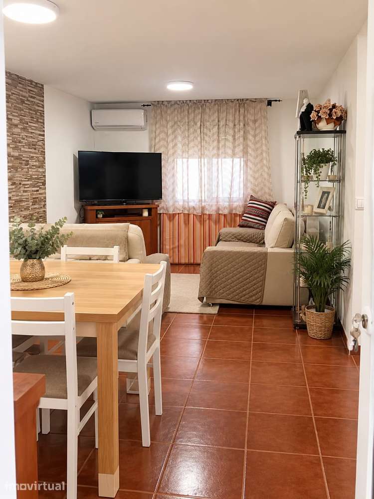 Moradia T2 com Espaço Exterior e Churrasqueira| Bairro da Pardaleira - Grande imagem: 2/9