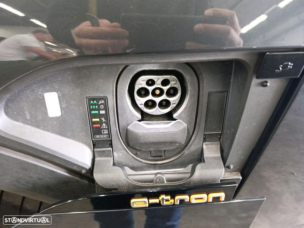 Audi e-tron 55 quattro - 11