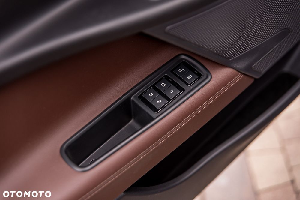 Jaguar XE 2.0 T Prestige - 16