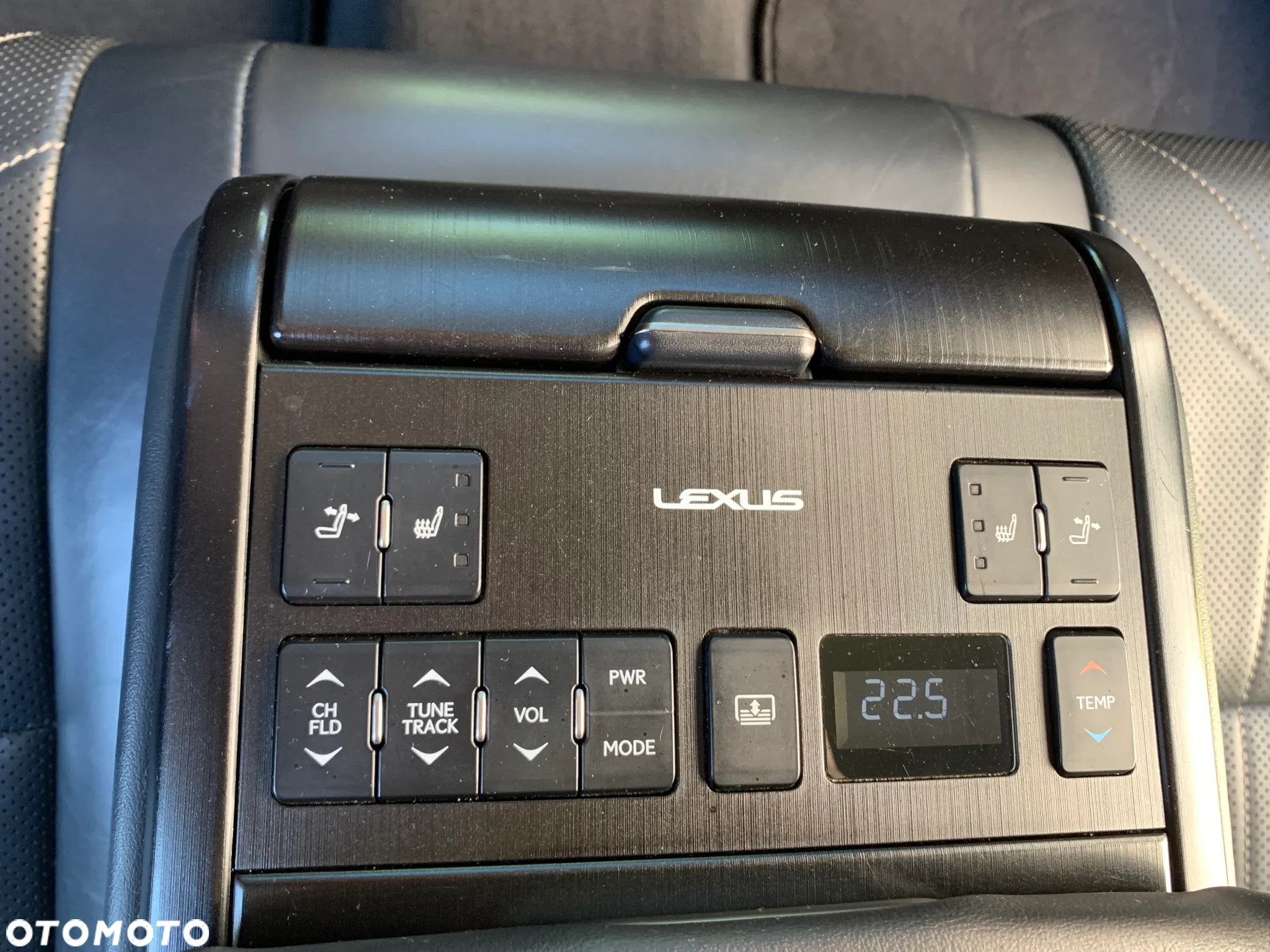 Lexus ES 300h Omotenashi - 29