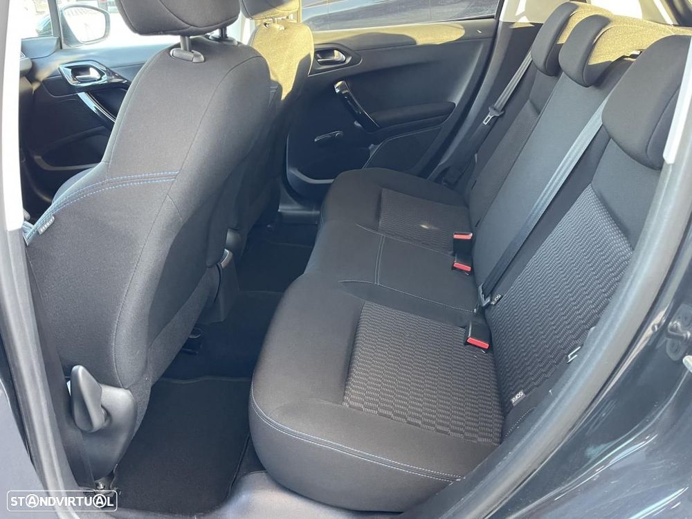 Peugeot 208 1.2 PureTech Style - 12