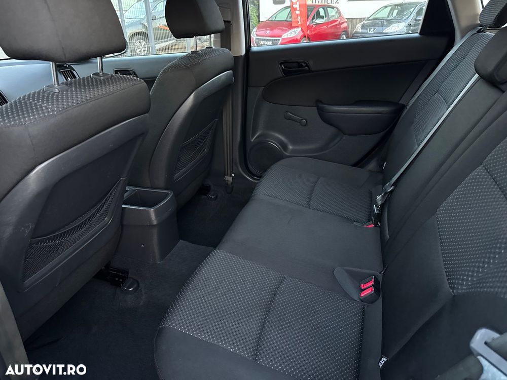 Hyundai i30 1.4 Comfort - 13