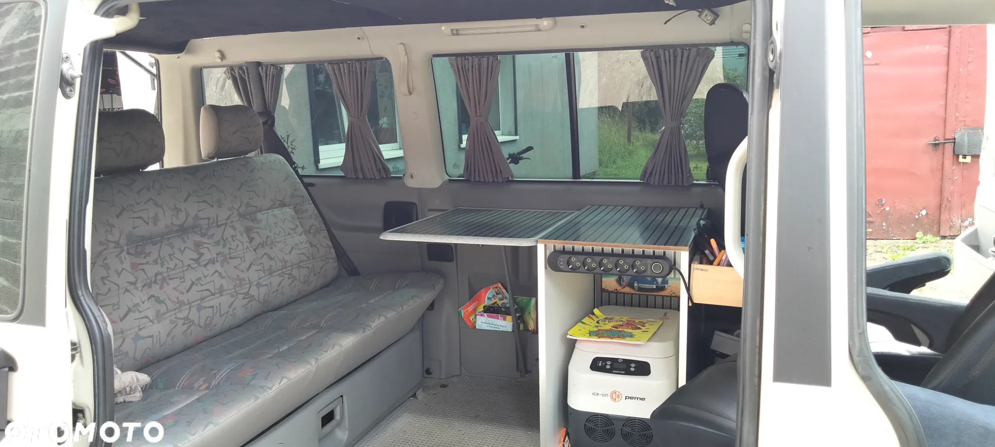Volkswagen Caravelle - 12