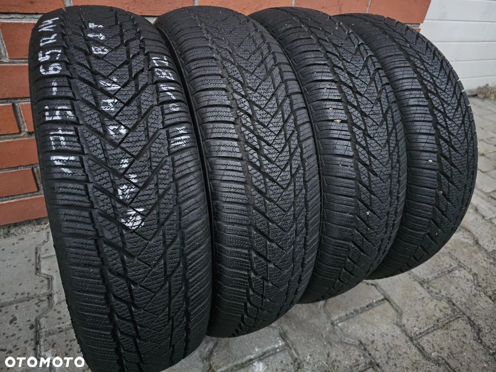 (O182) 175/65R14 82T 7,5mm 24r / Royalblack Royalwinter HP - 2