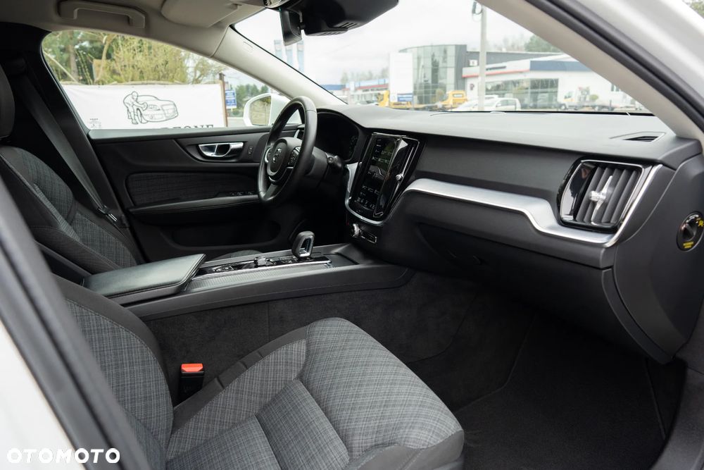 Volvo V60 B3 B DKG Momentum Pro - 20