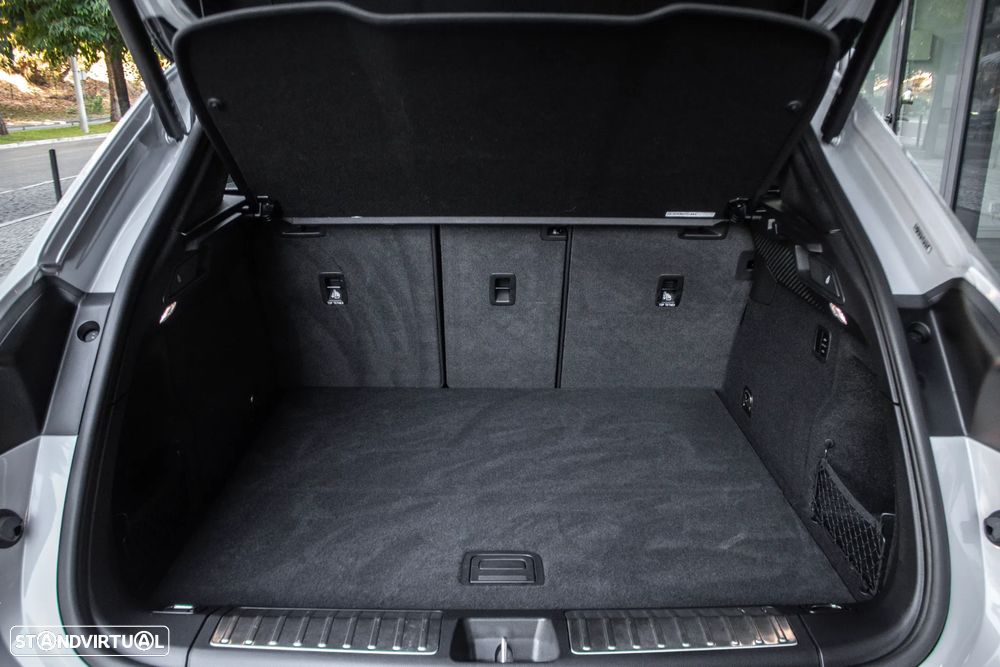 Porsche Macan Electric 4 - 31