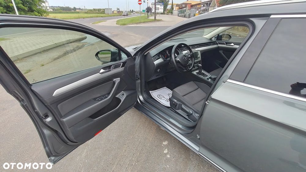 Volkswagen Passat Variant 1.6 TDI (BlueMotion Technology) DSG Comfortline - 11