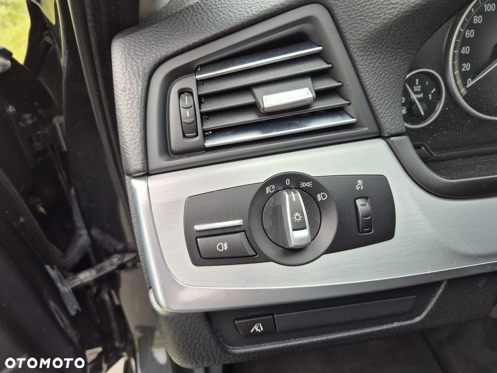 BMW Seria 5 520d xDrive - 14