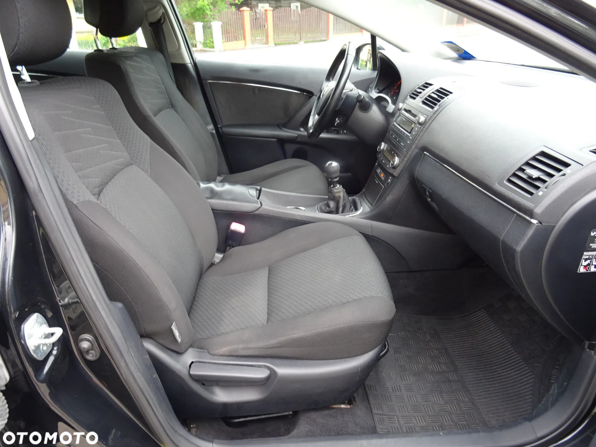 Toyota Avensis 1.8 Premium - 19