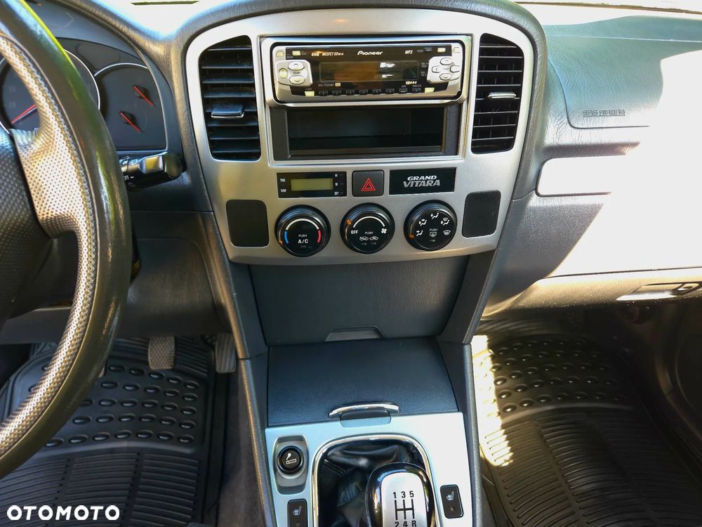Suzuki Grand Vitara 2.0 - 8