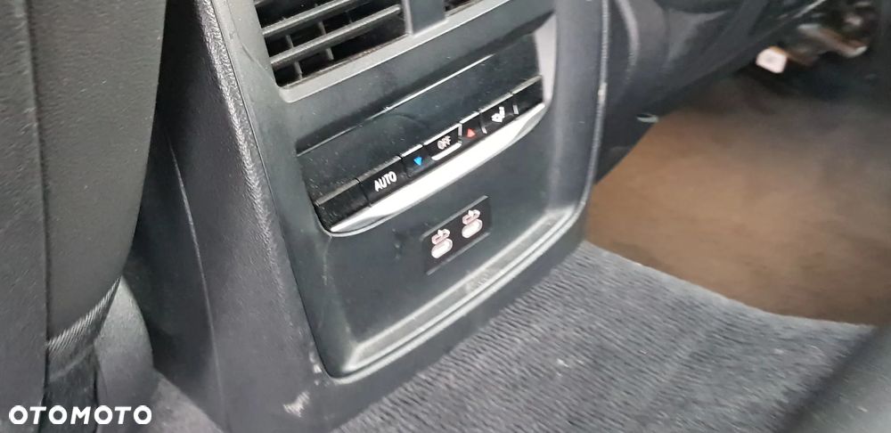 BMW Seria 3 320e M Sport - 9